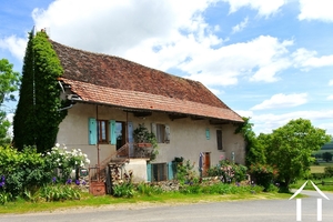 Large property to renovate with barn and 4000 m2 land 