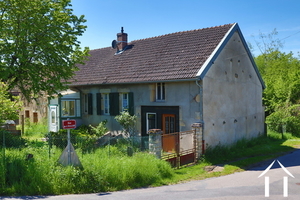 Small farmhouse on the edge of picturesque Burgundy village Ref # CvH5516M 