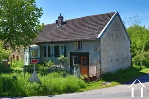 Small farmhouse on the edge of picturesque Burgundy village Ref # CvH5516M 